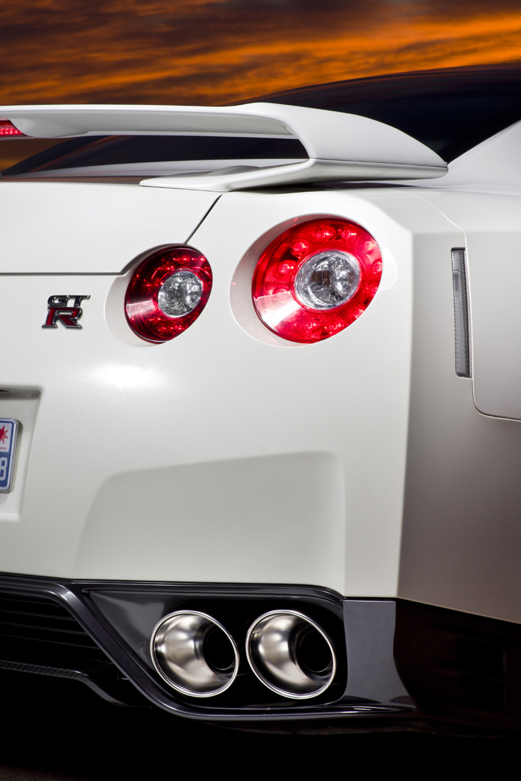 2011 Nissan GT-R Tail Light Picture